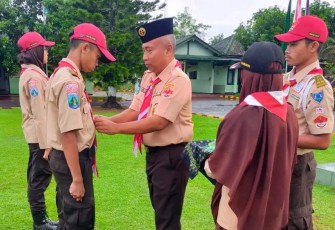 Kasiter Korem 081/DSJ saat membuka kegiatan Pramuka di Kota 1001 Goa