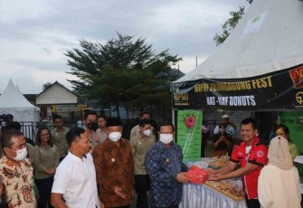 Bupati Tulungagung saat kunjungi stand di HIPMI Tulungagung Fest 2022