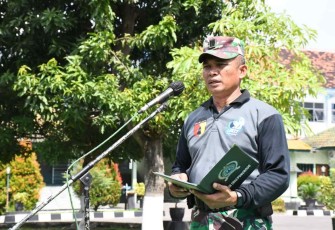 Dandim saat memberikan pesan ke santri