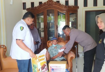 Polres Aceh Timur saat Jenguk Personel yang Sakit