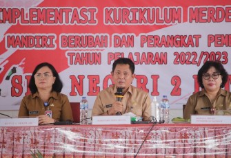Sekda Kota Bitung Rudy Theno (tengah) saat memberikan sambutannya