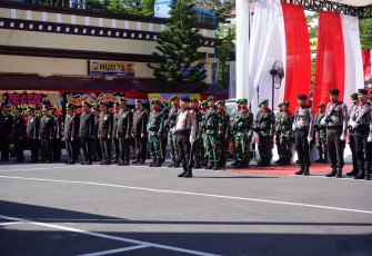 Upacara HUT ke 76 Bhayangkara di Polrestabes Makassar