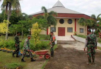 Karya Bhakti anggota Kodim 1707/Merauke 