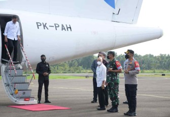 Danrem 023/KS saat menyambut Presiden RI 