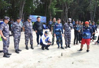 Pelepasan tukik di pulau Payung Jakarta 