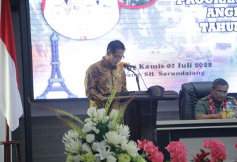 Wakil Walikota Bitung Hengky Honandar saat memberikan sambutannya