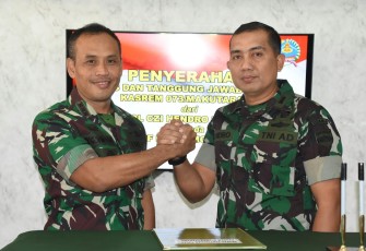 Penyerahan tugas Mantan Kasrem 073/Mkt kepada Danrem 073/Mkt