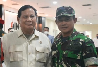 Danrem 081/DSJ saat mendampingi Menhan Prabowo Subianto kunjungi PT INKA 