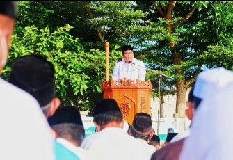 Plt Bupati Bintan Roby Kurniawan saat khutbah Idul Adha