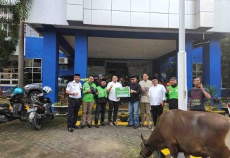 Penyerahan hewan kurban Dishub Makassar