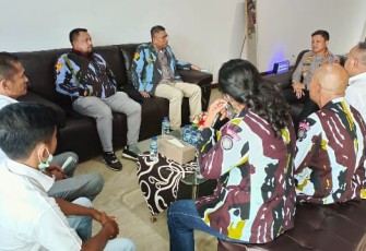 Kapolrestabes saat menerima audensi di ruang kerjanya