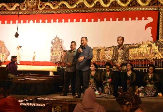Bupati Haryanto menghadiri sedekah bumi di Desa Lengkong