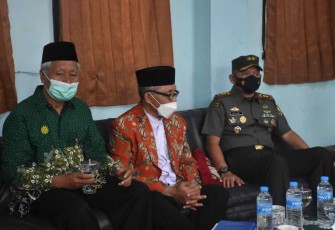 Dandim Madiun saat mendampingi Menko PMK ke MI Muhammadiyah.