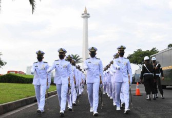 Perwira remaja Akademi Angkatan Laut