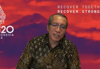 Pelaksanaan Perkuliahan Jarak Jauh dengan Tema "Kebijakan Luar Negeri Indonesia pada Forum G20" dengan narasumber Co-Sherpa G20 Indonesia sekaligus Staf Khusus Program Prioritas Kementerian Luar Negeri, Duta Besar Dian Triansyah Djani, 2022.