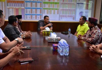 Danrem saat menerima tim panitia hari Bakau Sedunia di ruang kerjanya