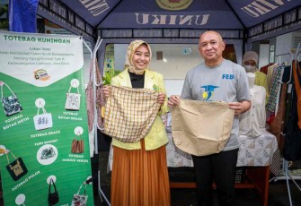 MenkopUKM bersama wirausaha muda di universitas Kuningan Jawa Barat 
