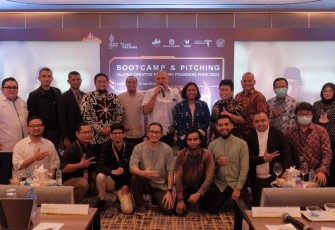 Foto bersama peserta ICEFF 2022 di Surabaya 