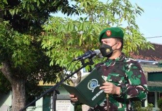 Dandim Ponorogo saat membacakan amanat Kasad