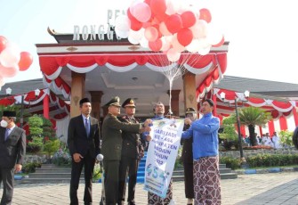Pelepasan balon udara peringati hari jadi kabupaten Madiun 