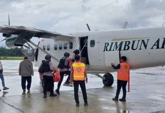 Pemberangkatan dokter dan paramedis satgas damai Cartenz 
