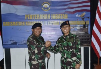 Pangkoarmada III foto bersama saat penyerahan jabatan Kadismatbek Koarmada III 