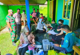 Vaksinasi mobile Babinsa Koramil 04/Sangasanga