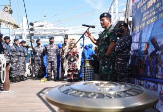 Wakasal saat memberikan arahan Satgas Pelayaran KJK Taruna AAL