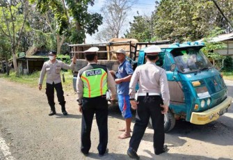 Pemeriksaan SKKH pengiriman hewan ternak di wilayah Polres Madiun