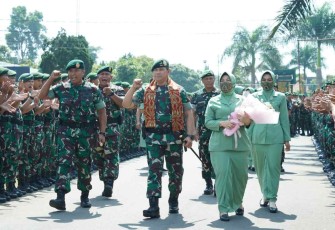 Pangdivif 2 Kostrad saat kunjungan kerja di Yonarhanud 2 Kostrad 