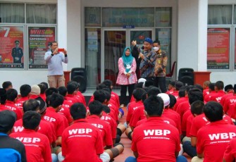 Inspektur Wilayah 1 saat menemui warga binaan lapas kelas IIB Rangkasbitung 