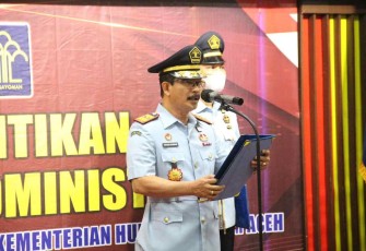 Kakanwil Aceh saat melantik pejabat baru 