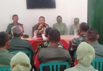Dandim Madiun saat memberikan arahan di Koramil 07/Kare