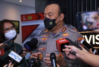 Kadiv Humas Polri saat memberikan keterangan pers 