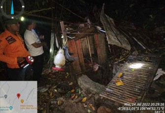 Rumah roboh di kabupaten Bogor 