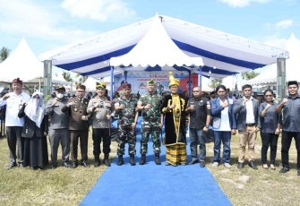 Danrem 143/HO saat foto bersama jajaran Forkopimda Buton