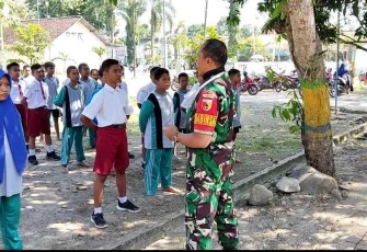 Latih siswa Peraturan Baris Berbaris 