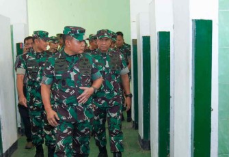 Kasad saat tinjau Sarprasdik di Akmil Magelang
