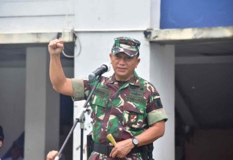Danrem saat menjadi Irup upacara bendera di SMA Negeri 1 Samarinda