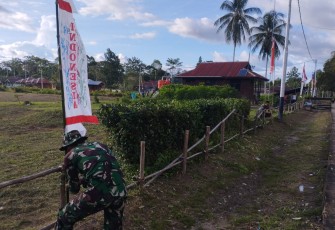 Satgas dan masyarakat kerja bakti sambut HUT RI
