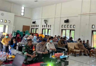 Sertu Edyson saat menghadiri musrembangdes