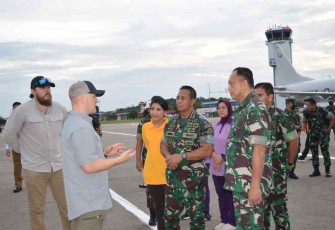Panglima TNI dan Kasau saat di Lanud Hang Nadim Batam 