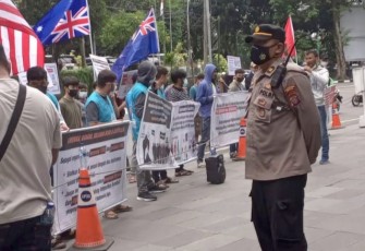 Kesiapsiagaan personel Polrestabes Medan saat kawal unras