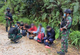 Satgas perbatasan amankan PMI ilegal di jalur tidak resmi