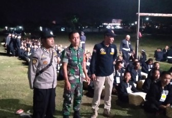 Sertu Sumadi dalam kegiatan PHST di desa Mantingan