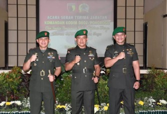 Foto bersama usai sertijab Dandim 0802/Ponorogo di Makorem 081/DSJ Madiun