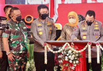 Kapolri bersama Gubernur Jatim saat peresmian gedung dan fasilitas di mapolda Jatim 