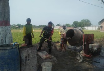 Serka Ketut berjibaku bersama warga binaanya membangun saluran irigasi