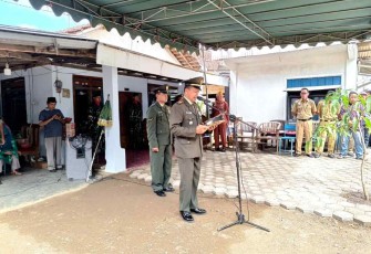 Danramil saat menyampaikan sambutan dalam pemakaman purnawirawan TNI 