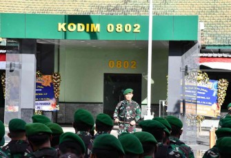 Dandim Ponorogo saat memberikan jam komandan